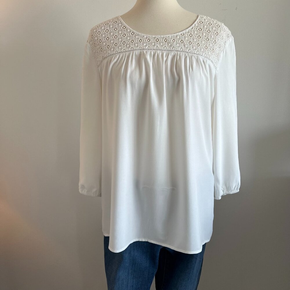 White 3/4 sleeve top